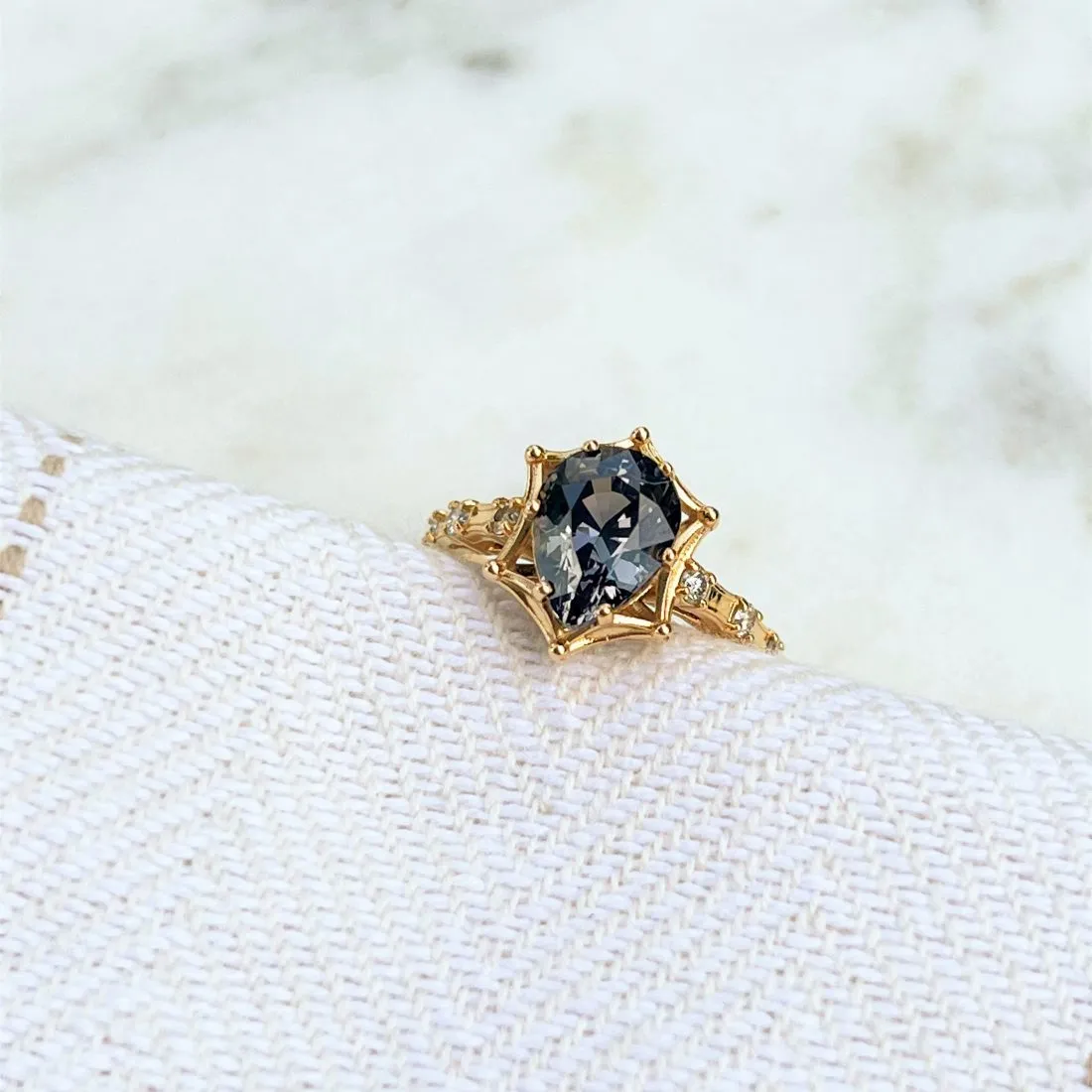 Dreamy · Grey Spinel in Rose Gold